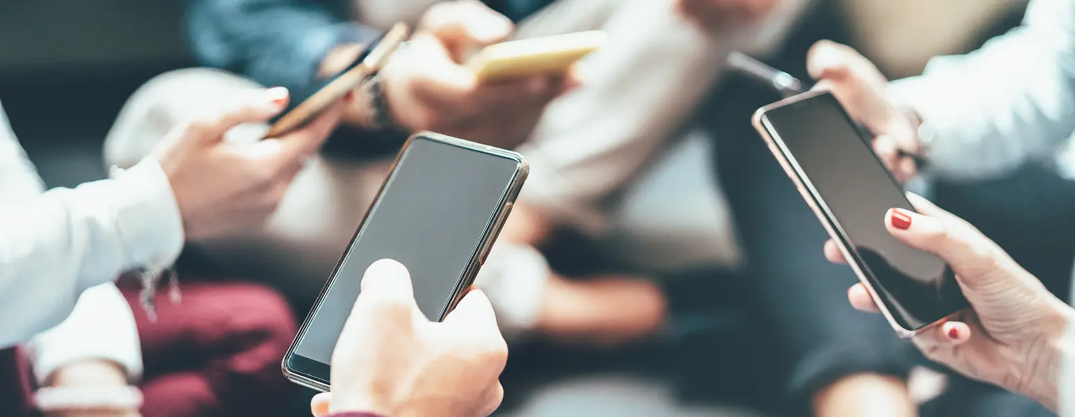 WiFiと携帯電話レンタルのイメージ